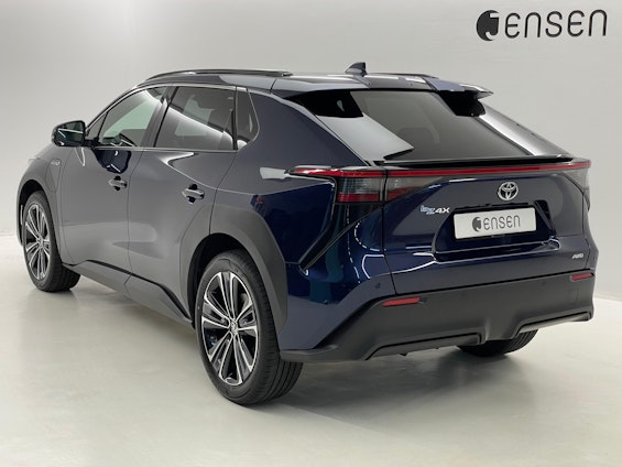 Vehicle image 4 Vehicle image 4