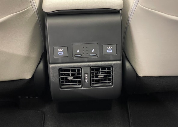 Vehicle image 17 Vehicle image 17