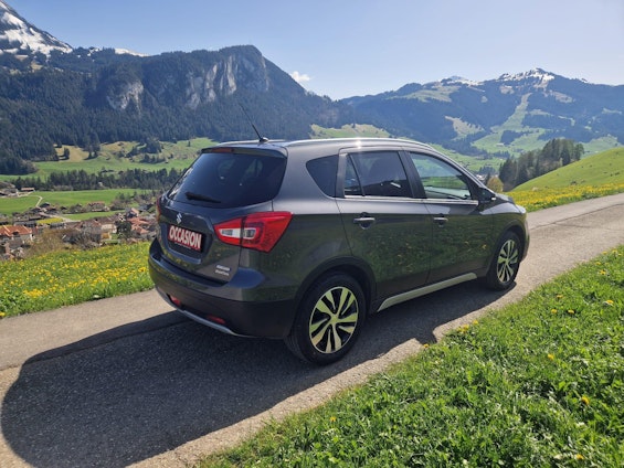 Vehicle image 4