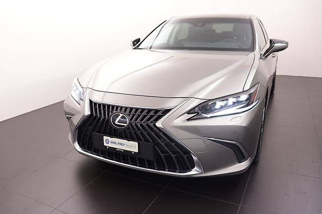 LEXUS ES 300h Excellence: Jetzt Probefahrt buchen!