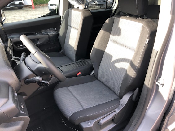 Vehicle image 9 Vehicle image 9