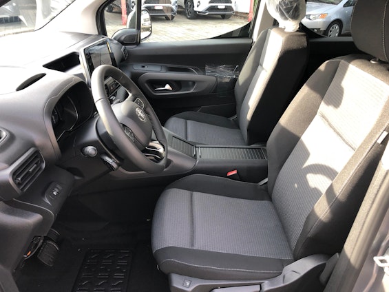 Vehicle image 8 Vehicle image 8