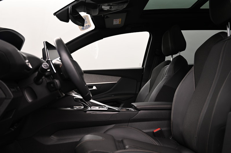 Vehicle image PEUGEOT 5008