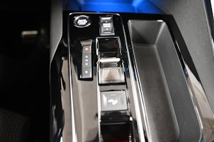 Vehicle image PEUGEOT 3008 1.6 Plug-in Hybrid4 GT