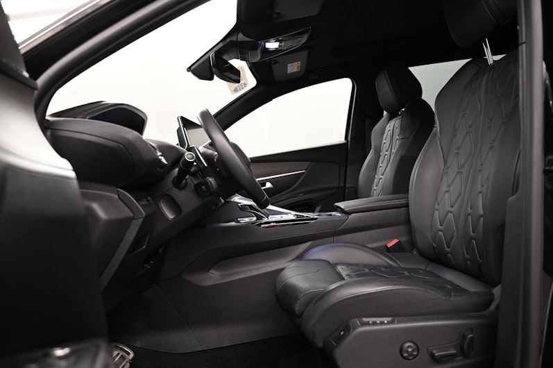 Vehicle image PEUGEOT 5008