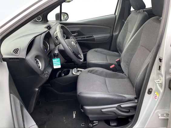 Vehicle image 4 Vehicle image 4