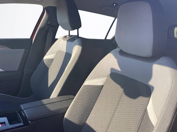 Vehicle image 5 Vehicle image 5