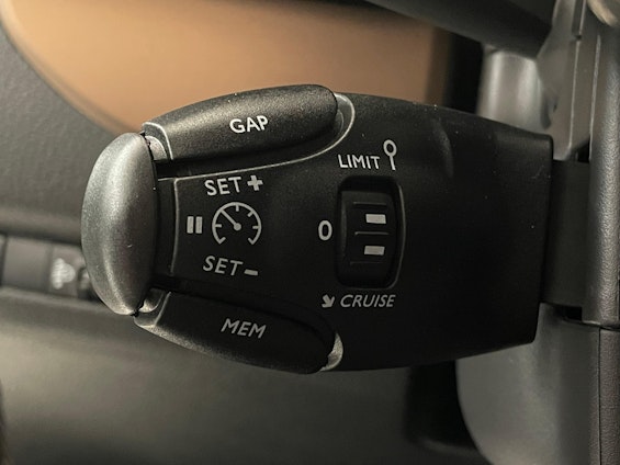 Vehicle image 17 Vehicle image 17