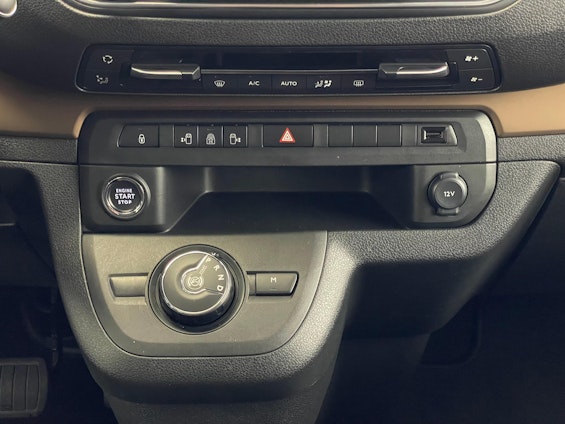 Vehicle image 16 Vehicle image 16