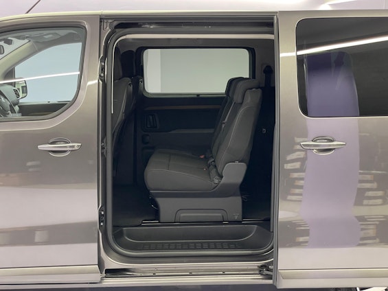 Vehicle image 18 Vehicle image 18