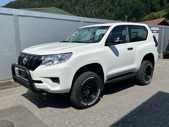 First vehicle image