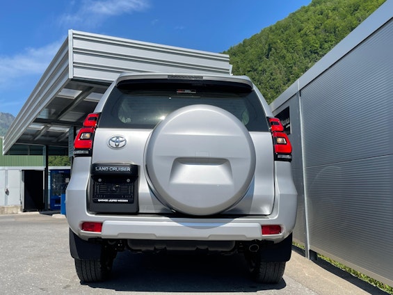 Vehicle image 4 Vehicle image 4