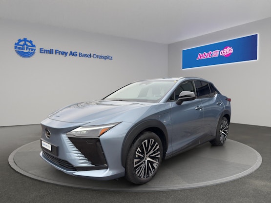 First vehicle image
