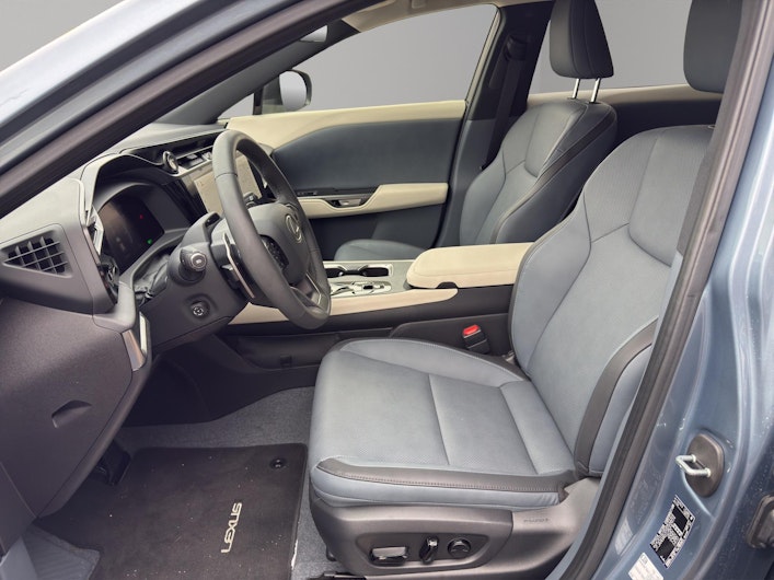 Vehicle image LEXUS RZ