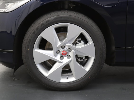 Vehicle image 8 Vehicle image 8