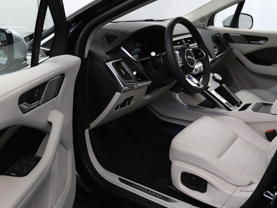 Vehicle image 14 Vehicle image 14