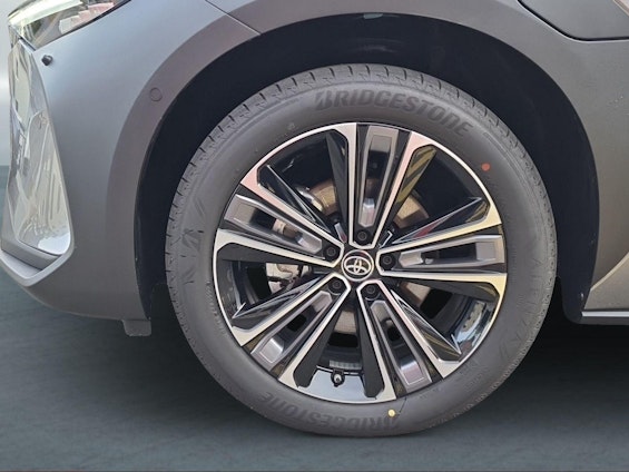 Vehicle image 14 Vehicle image 14