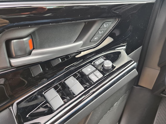 Vehicle image 32 Vehicle image 32