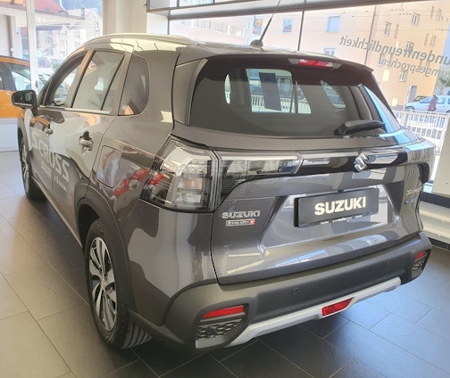 Vehicle image 3