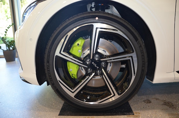 Vehicle image 14 Vehicle image 14