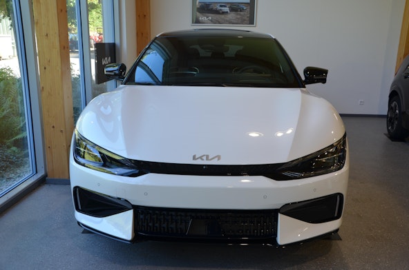 First vehicle image First vehicle image