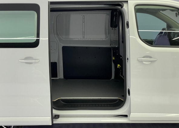 Vehicle image 13 Vehicle image 13