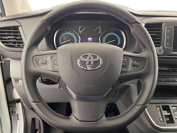 Vehicle image 9 Vehicle image 9