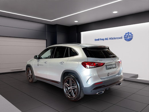 MERCEDES-BENZ GLA 200 AMG Line 3