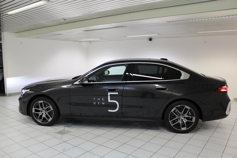 Vehicle image BMW 5 SERIES