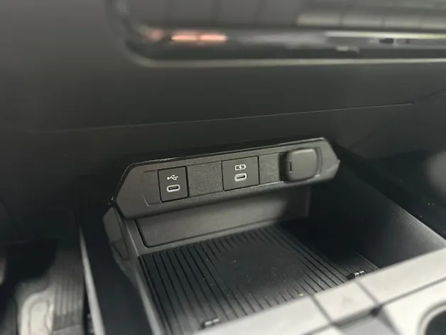 Toyota Prius 2.0 Plug-In-Hybrid Style