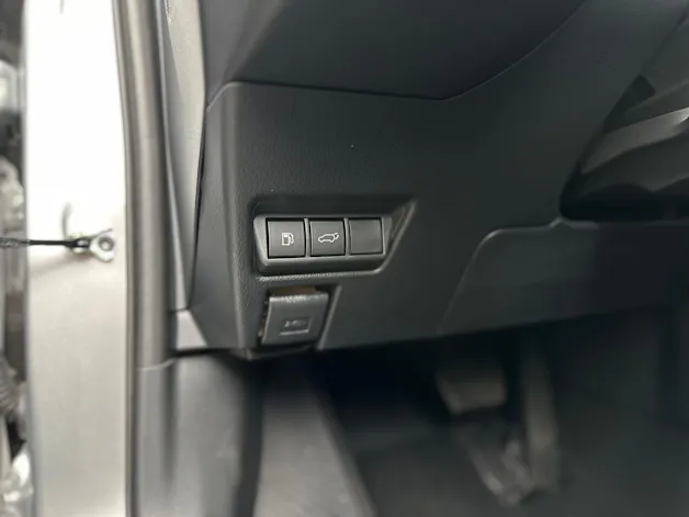 Toyota Prius 2.0 Plug-In-Hybrid Style