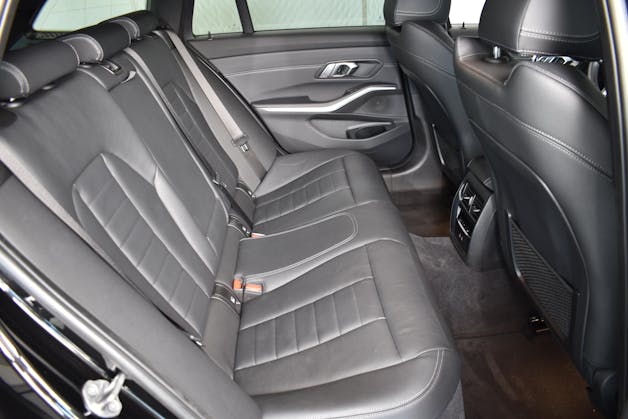 BMW 330e x DriveTouring Steptronic gebraucht für CHF 54'900,- auf AUTOLINA