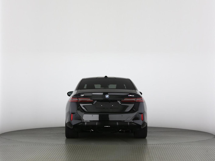 Vehicle image BMW i5