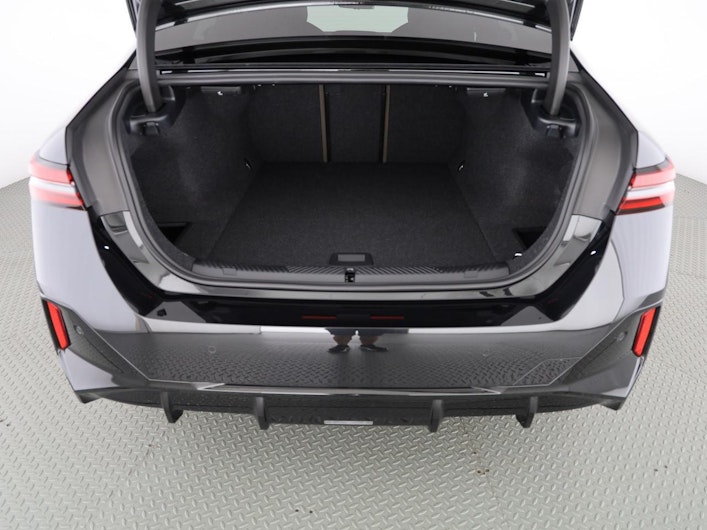 Vehicle image BMW i5