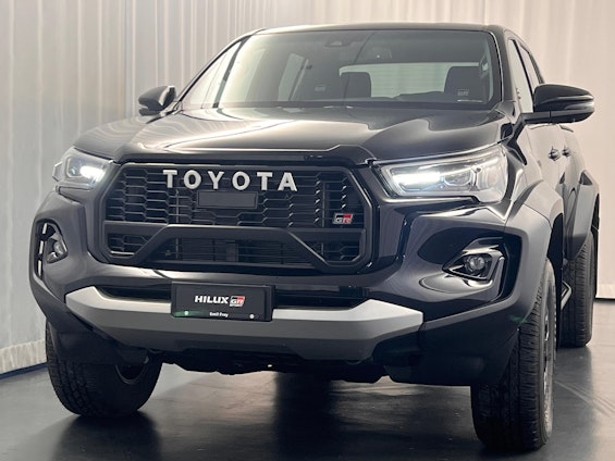 First vehicle image