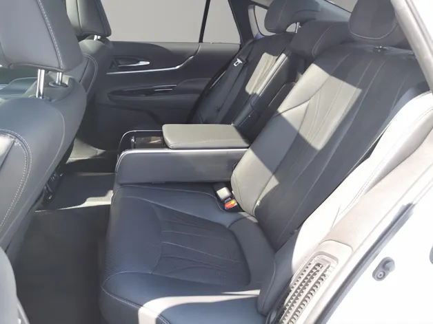Toyota Mirai Fuel Cell Platinum