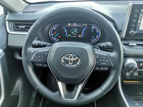 https://vehicle.imgix.net/323148/e8f5fb48-dec6-40e1-8006-e89e8c94f1f9.jpg