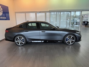Vehicle image BMW M60 xDrive