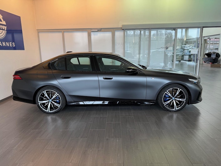 Vehicle image BMW i5