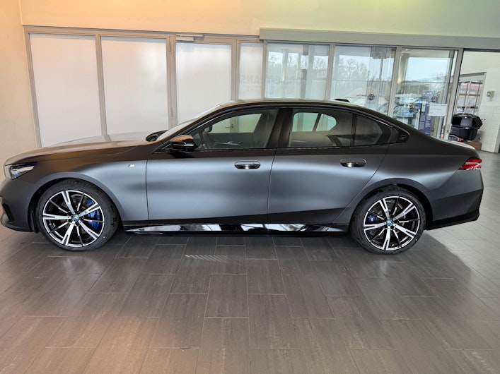 Vehicle image BMW i5