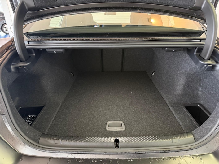 Vehicle image BMW i5