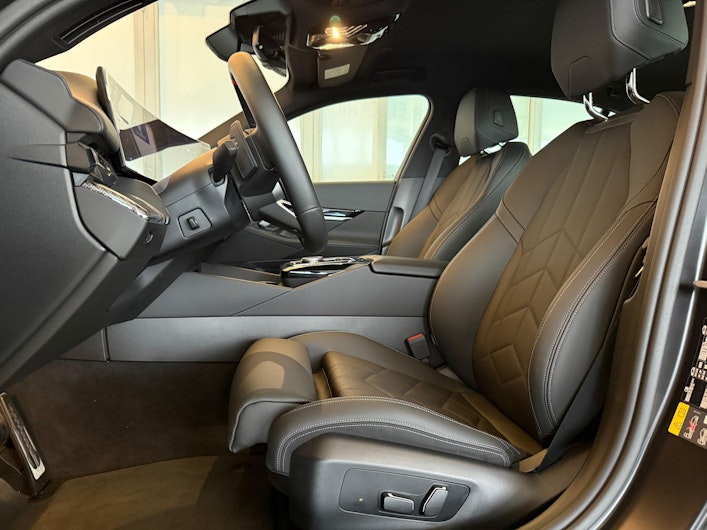 Vehicle image BMW i5