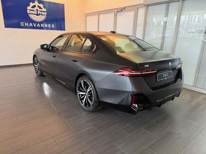 Vehicle image BMW i5