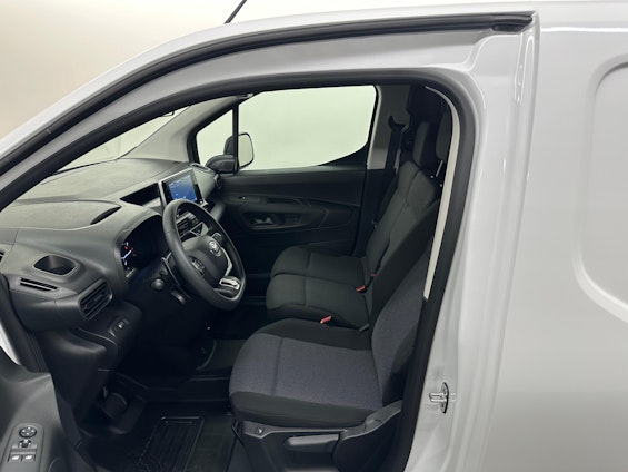 Vehicle image 4 Vehicle image 4