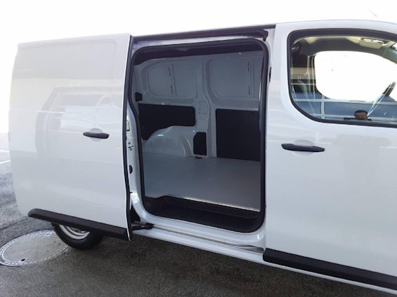 Vehicle image 11 Vehicle image 11