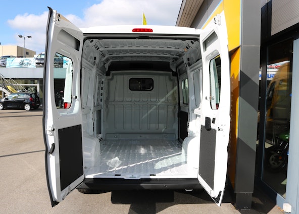 Vehicle image 14 Vehicle image 14