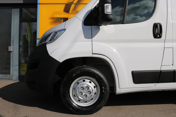 Vehicle image 16 Vehicle image 16