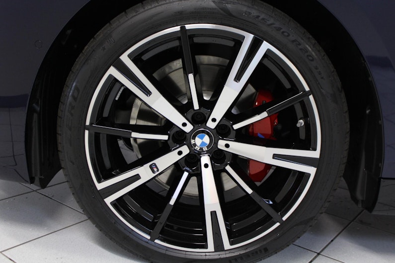 Vehicle image BMW 5 SERIES