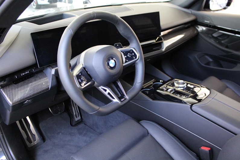 Vehicle image BMW 5 SERIES