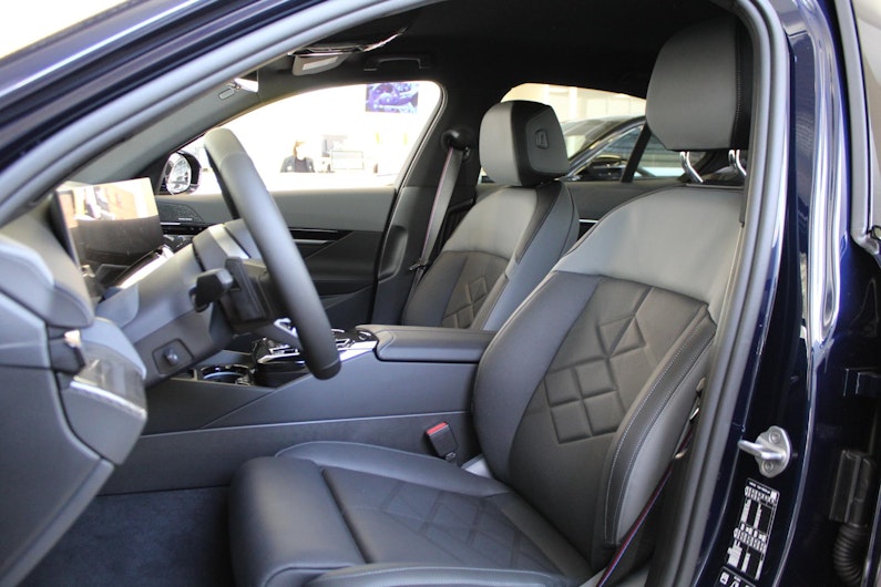 Vehicle image BMW 5 SERIES